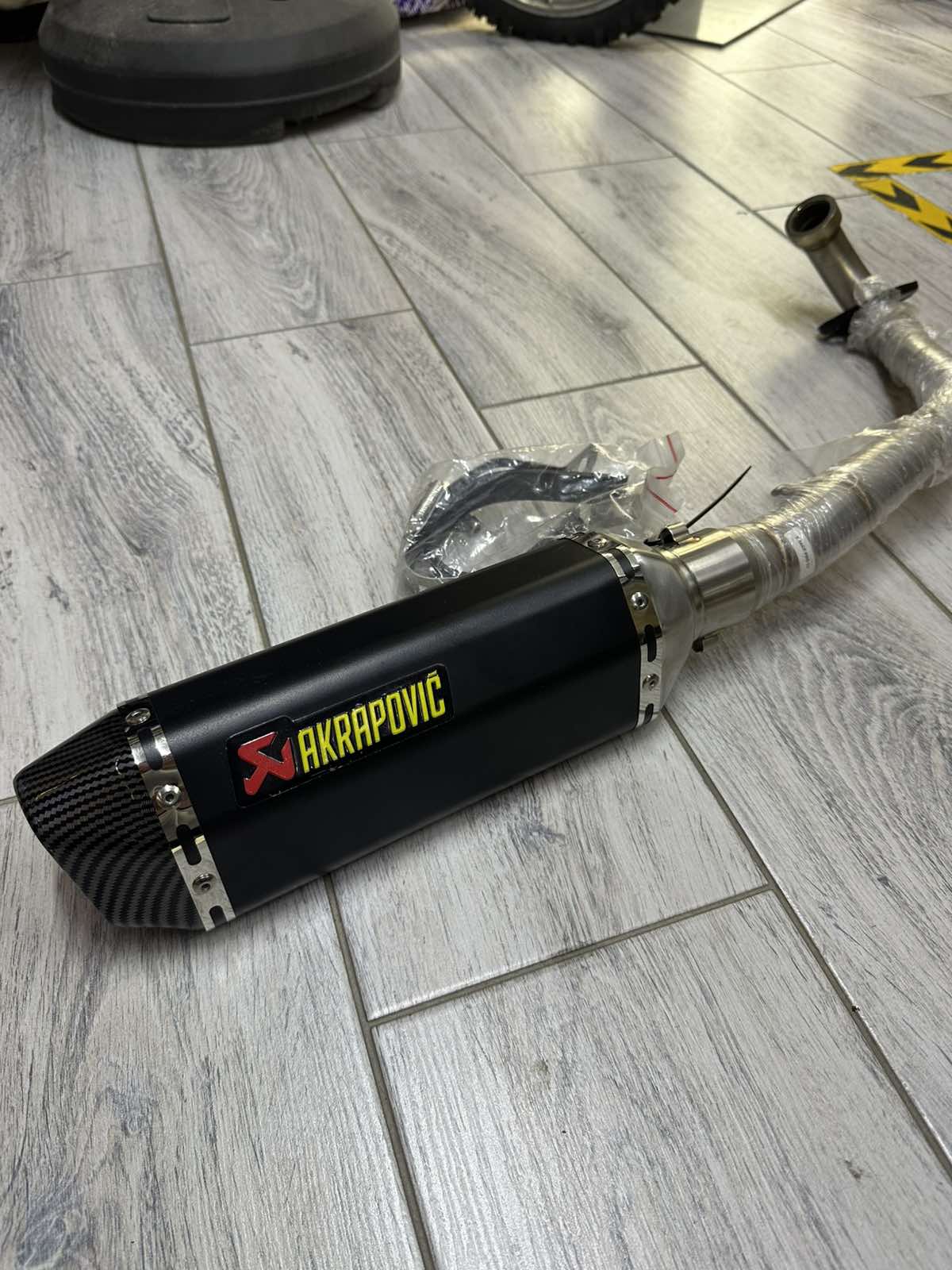 ΟΛΟΣΩΜΗ ΕΞΑΤΜΙΣΗ AKRAPOVIC YAMAHA XMAX 250/300 2005-2017 - Image 8