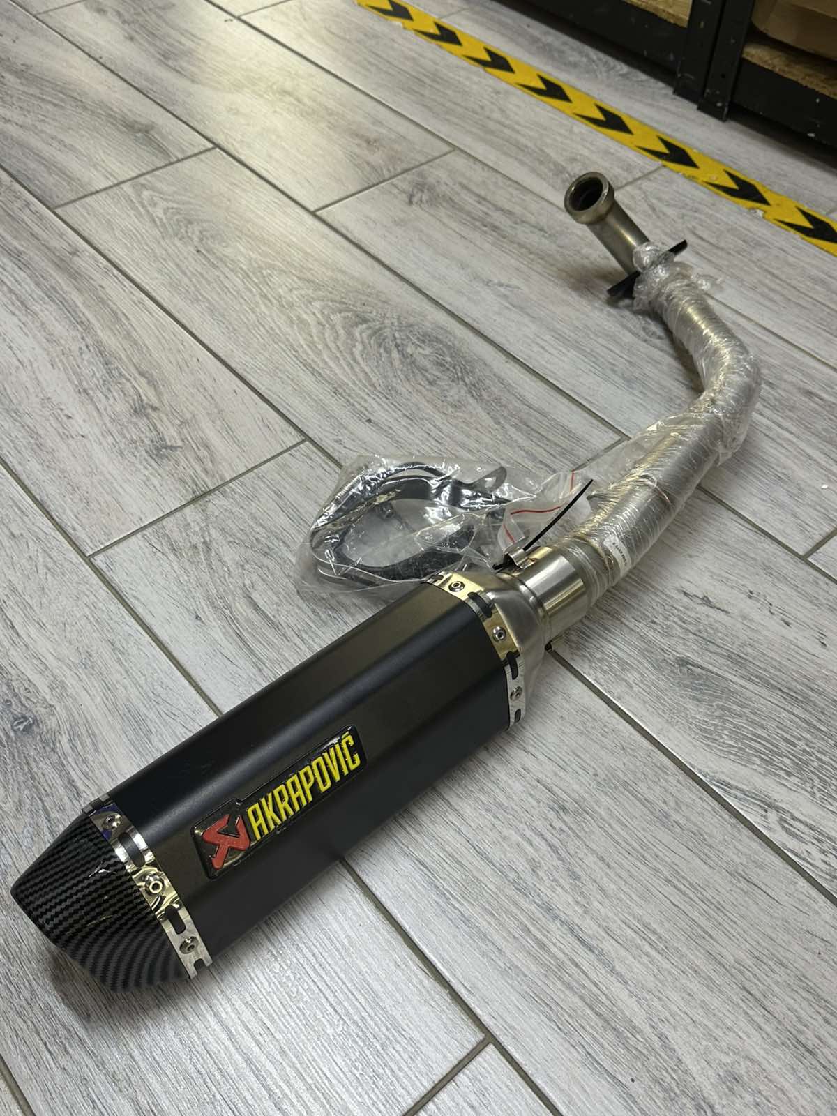 ΟΛΟΣΩΜΗ ΕΞΑΤΜΙΣΗ AKRAPOVIC YAMAHA XMAX 250/300 2005-2017 - Image 4