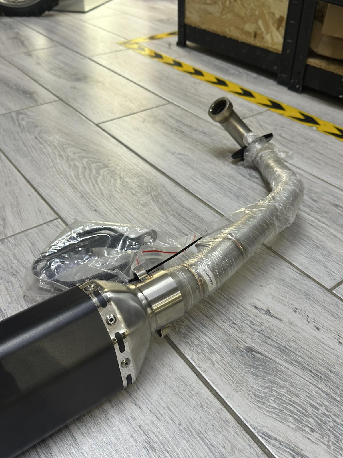 ΟΛΟΣΩΜΗ ΕΞΑΤΜΙΣΗ AKRAPOVIC YAMAHA XMAX 250/300 2005-2017 - Image 3