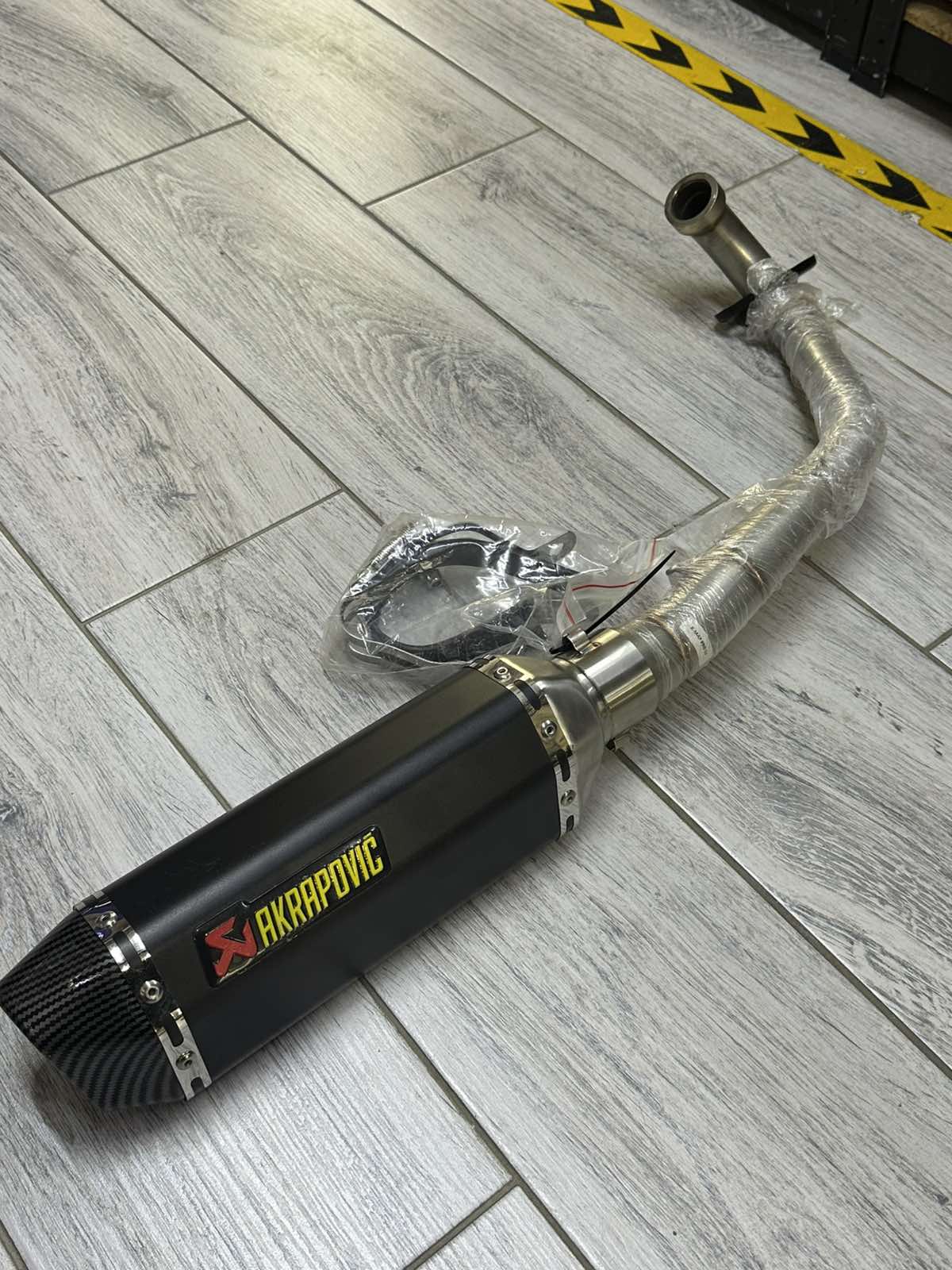 ΟΛΟΣΩΜΗ ΕΞΑΤΜΙΣΗ AKRAPOVIC YAMAHA XMAX 250/300 2005-2017